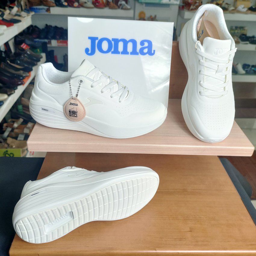 Zapatillas casual blancas para mujer de la marca JOMA, diseñadas en microfibra PU de alta calidad. Cuentan con plantilla de Memory Foam que se adapta al pie, ofreciendo un confort superior para uso diario.