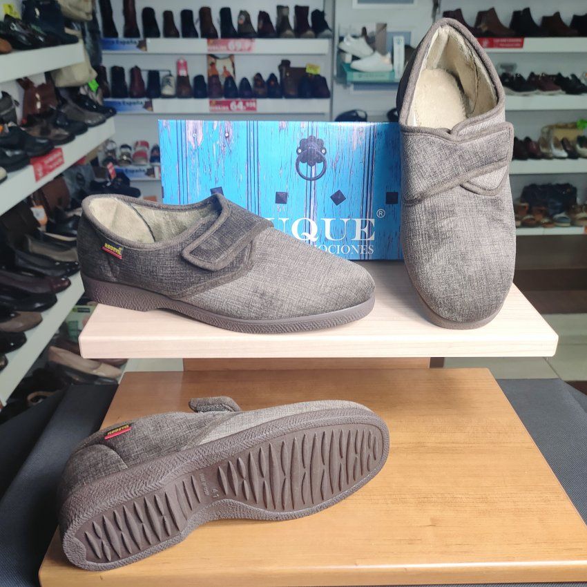 Rodevil 616 – Zapatilla de casa para hombre en pana marrón con velcro   VICKY Zapatos