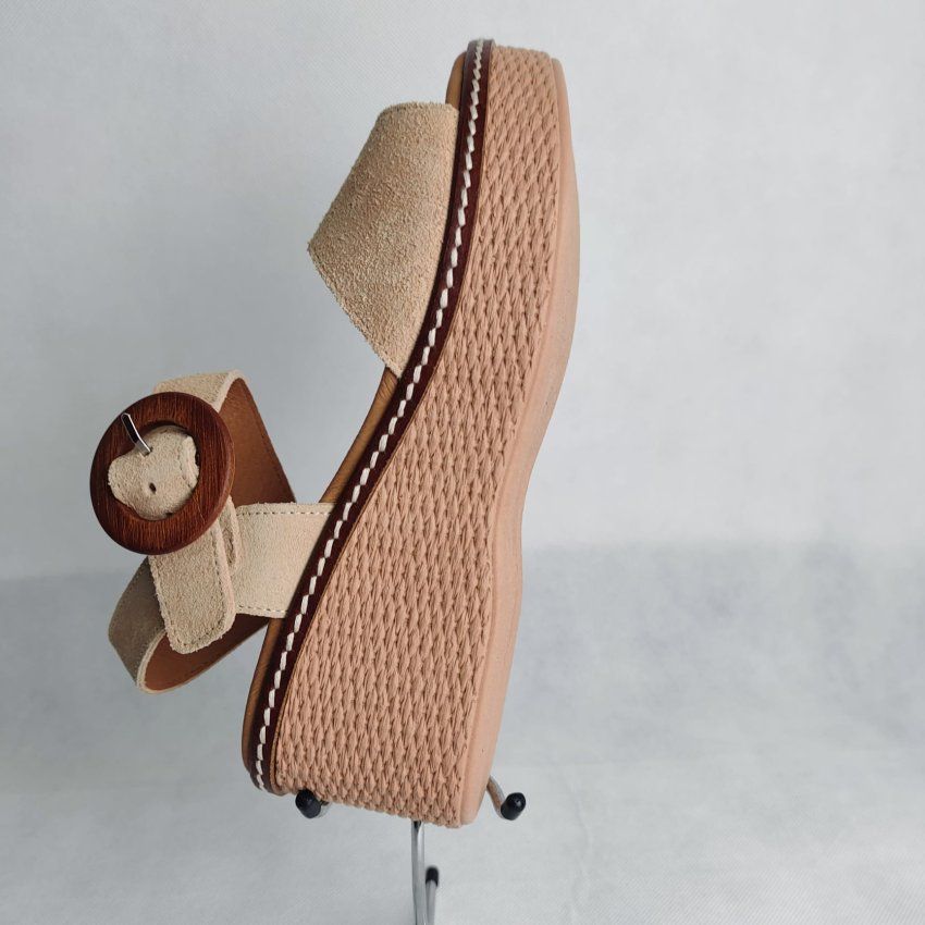 Sandalia en Piel Afelpada EVA FRUTOS 6509 con Planta de Gel y Cuña Media Hechas en España