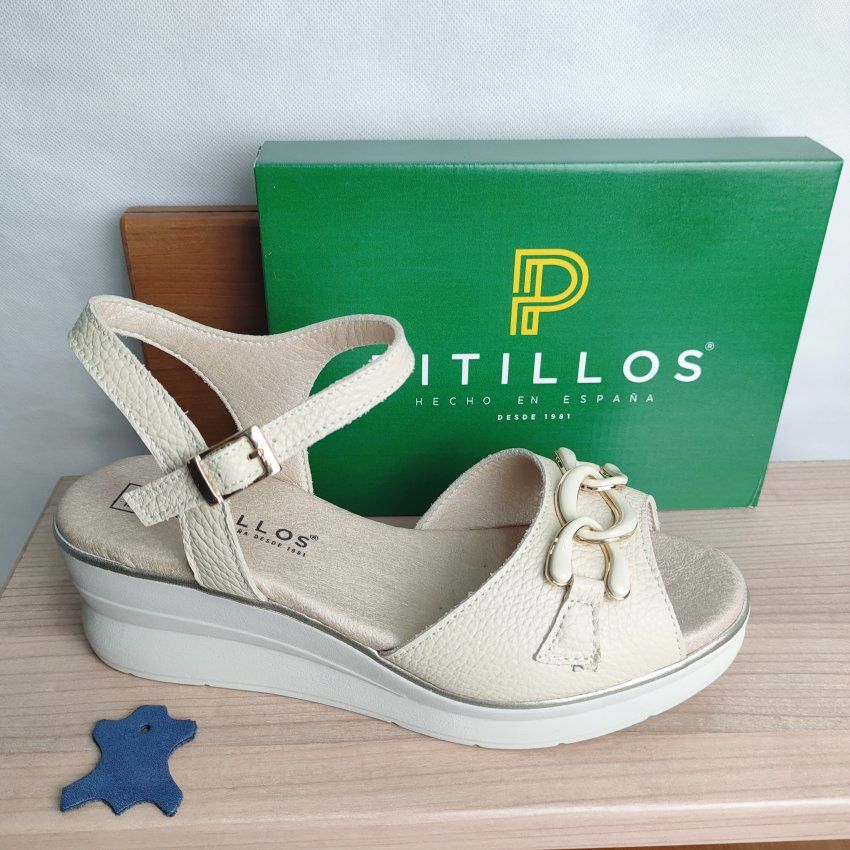 Sandalia Vestir Mujer PITILLOS 11062 Piel Blanca/Crema con Cadena – Cuña Media y Plataforma