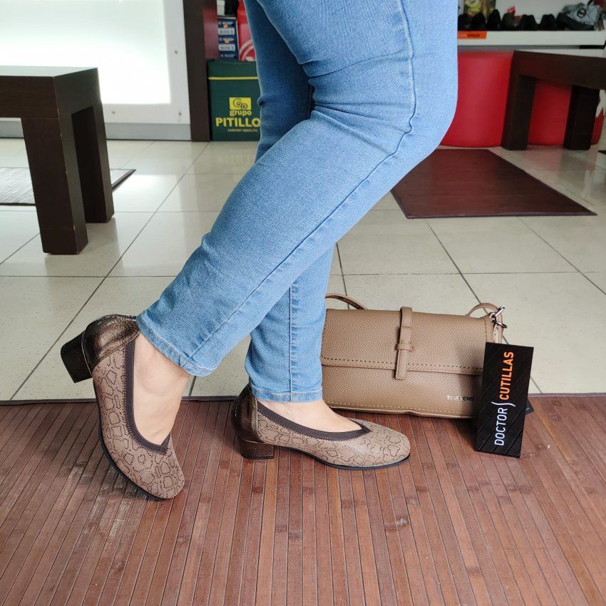 Doctor Cutillas 81762 – Salón de mujer en licra adaptable con plantilla extraíble confort absoluto    VICKY Zapatos