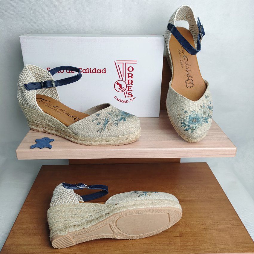 Sandalia Yute Mujer TORRES 5020 Cuña Lino Estampado Floral con Piel Negra – Planta Gel Hechas en España
