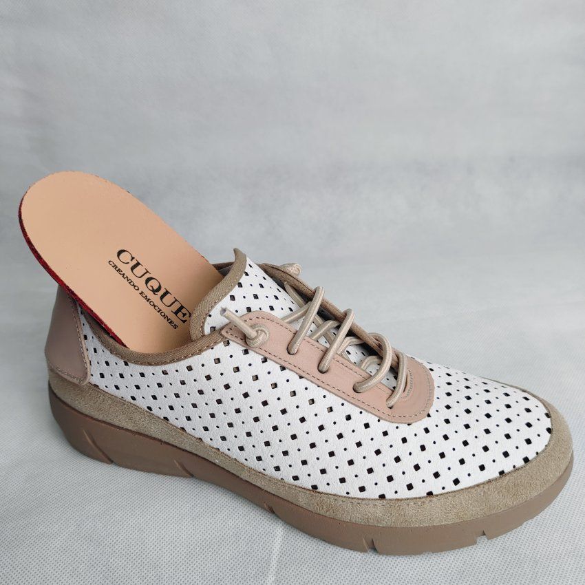 Deportivo Confort Mujer CUQUE 298 Vegano Blanco Picado con Detalles Taupe – Memory Foam