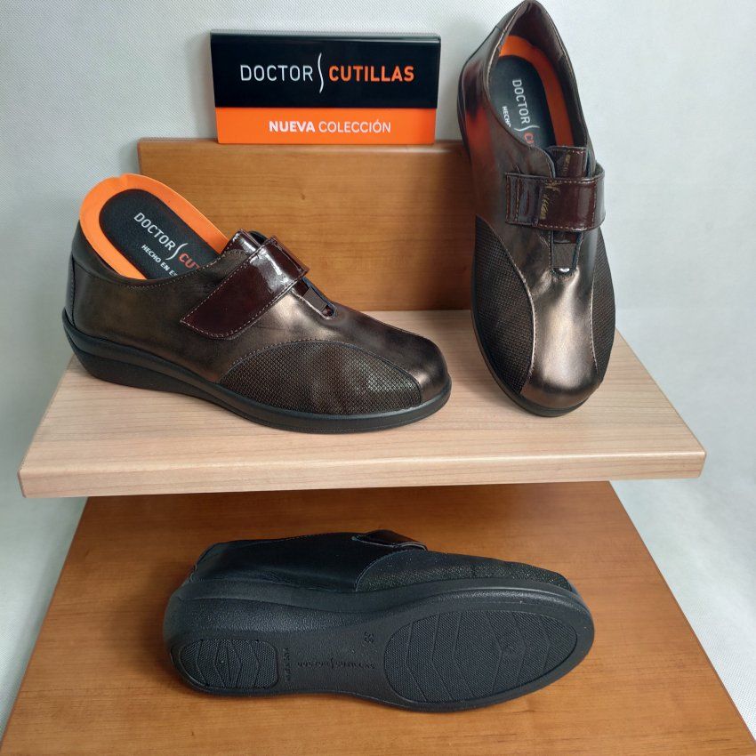 Zapato de Velcro Piso Plano en Piel y Licras Máxima Adaptación DOCTOR CUTILLAS 43514 HECHO EN ESPAÑA