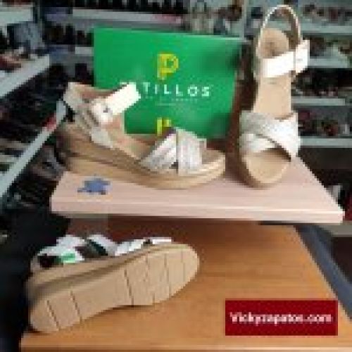 Sandalia de Piel Grabada con Hebilla Ajustable PITILLOS 10355 Hecho en España