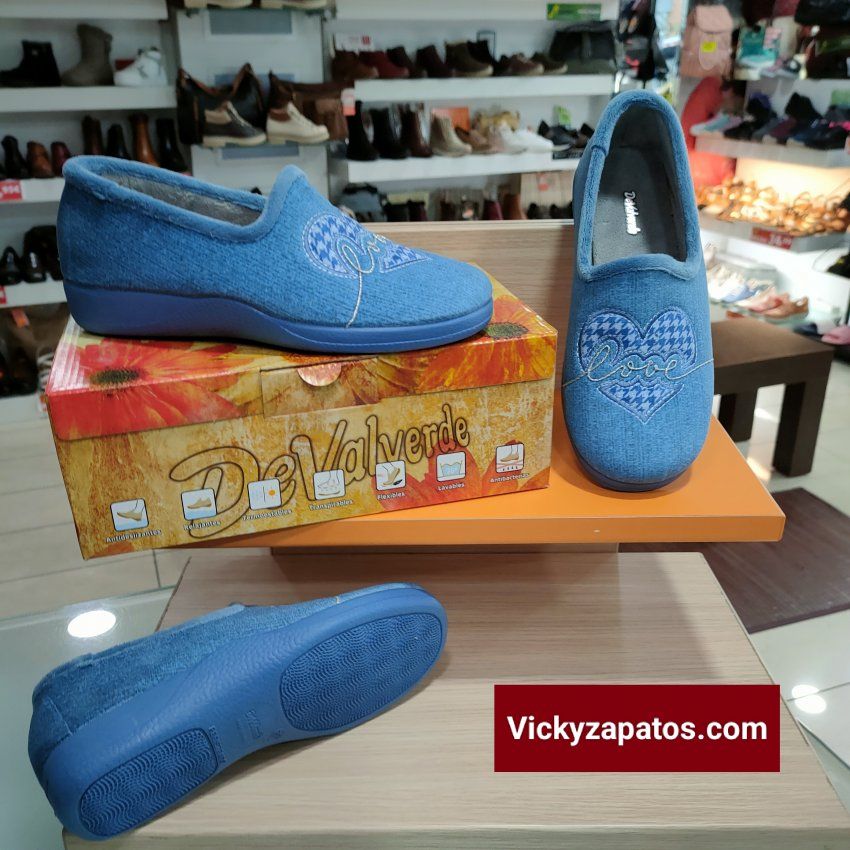 Zapatilla Cerrada con Serigrafia y Bordado del Corazón DeValverde 1141 Hechas en España