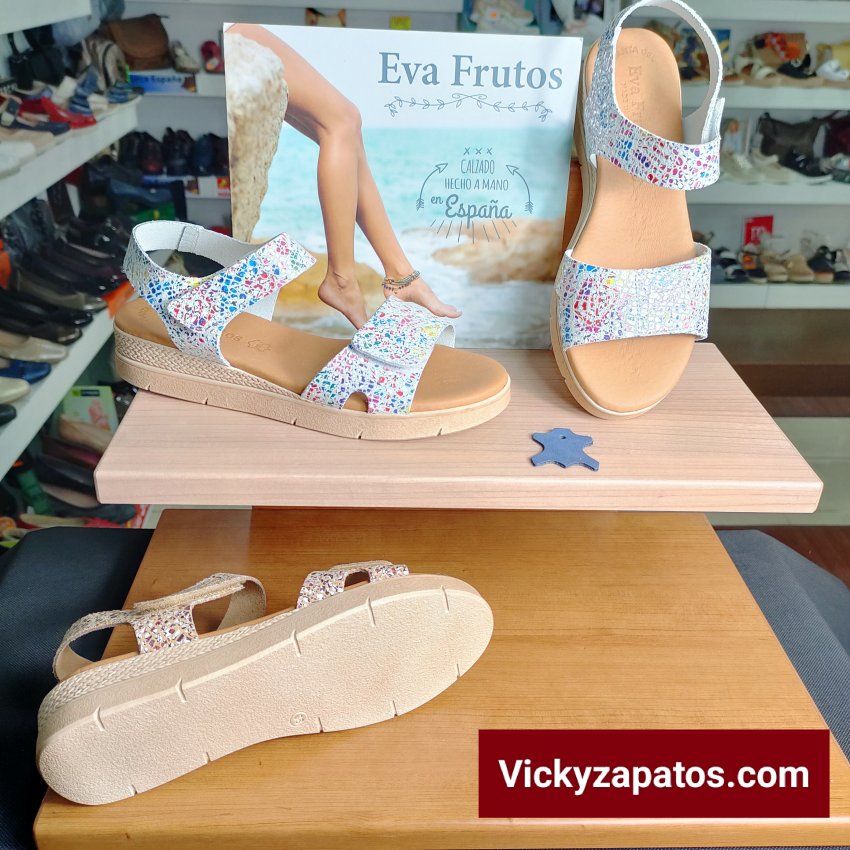 Sandalia en Piel y Planta de Gel Plana EVA FRUTOS E27 Hechas en España