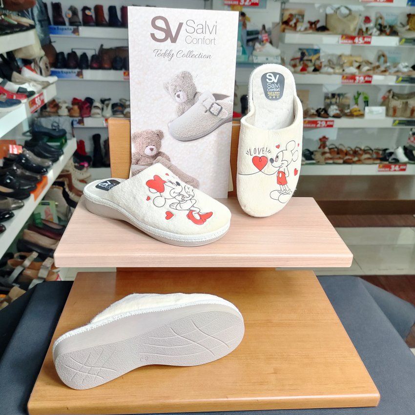 Salvi 02F – Zapatilla de casa de mujer en tejido ursus crudo con serigrafía Mickey & Minnie   VICKY Zapatos
