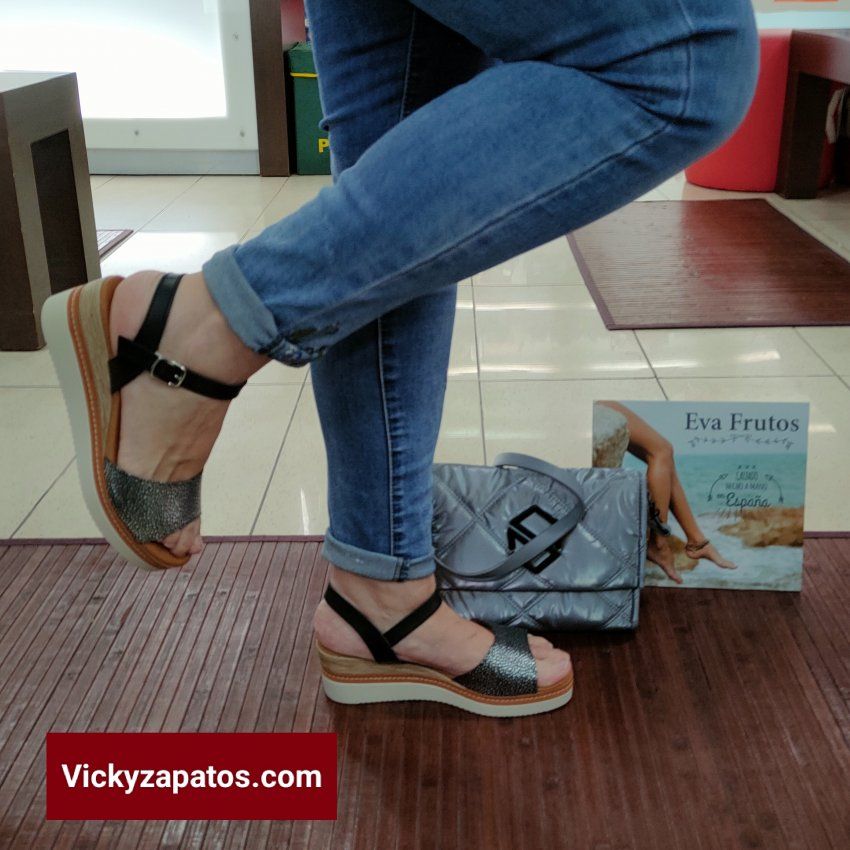 Sandalia en Piel y Planta de Gel EVA FRUTOS E255 Cuña Media Hechas en España