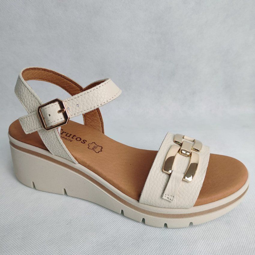 Sandalia en Piel Beige EVA FRUTOS 6412 con Planta de Gel y Cuña Media Hechas en España