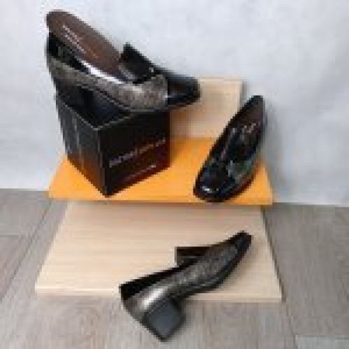 Zapato de Tacón Cerrado Con  Plantilla Extraíble en San Fernando de Henares