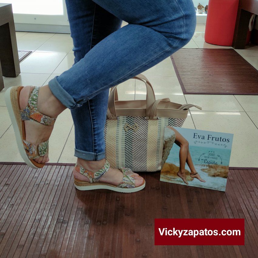 Sandalia en Piel y Planta de Gel Plana EVA FRUTOS E4265 Hechas en España Madrid