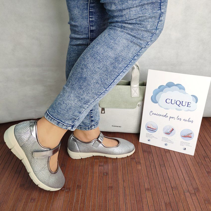 Merceditas Confort Mujer CUQUE 210 Vegano Plomo Grabado con Velcro – Memory Foam
