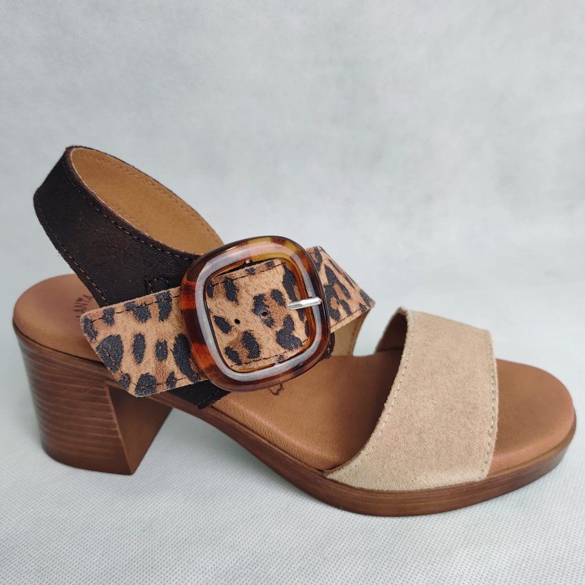 Sandalia en Piel Afelpada EVA FRUTOS 6620 con Planta de Gel y Tacón Medio Hechas en España