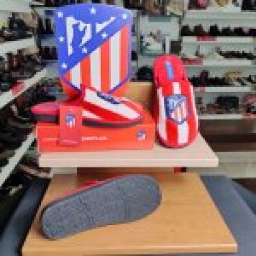 Marpen – Zapatilla oficial del Atlético de Madrid tipo zueco en blanco y rojo   VICKY Zapatos