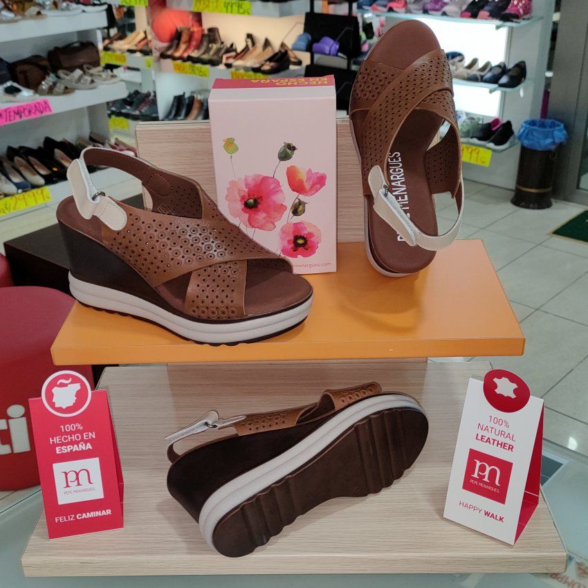 Sandalia de Piel Calada Cruzada Con Ajuste de Velcro Planta de Gel Hechas en España Pepe Menargues 10145
