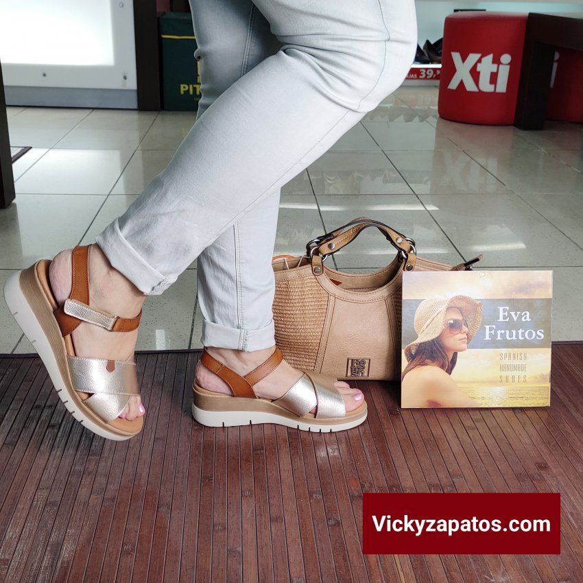 Sandalia en Piel y Planta de Gel EVA FRUTOS E22 Cuña Media Hechas en España