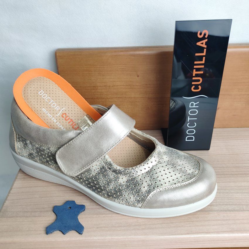 Merceditas Confort Mujer DOCTOR CUTILLAS 43647 Piel y Licra Picada Dorado con Velcro – Memory Foam Ultra Light