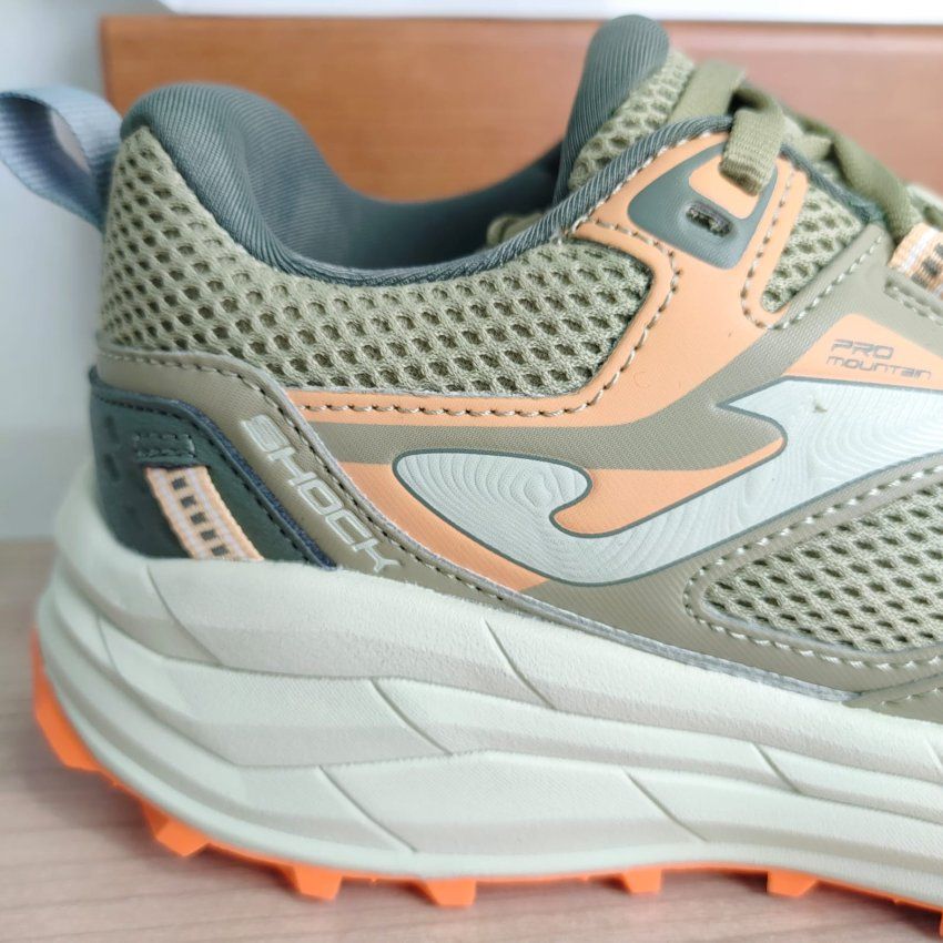 Joma Shock Lady 2612 – Zapatillas trail mujer beige y naranja