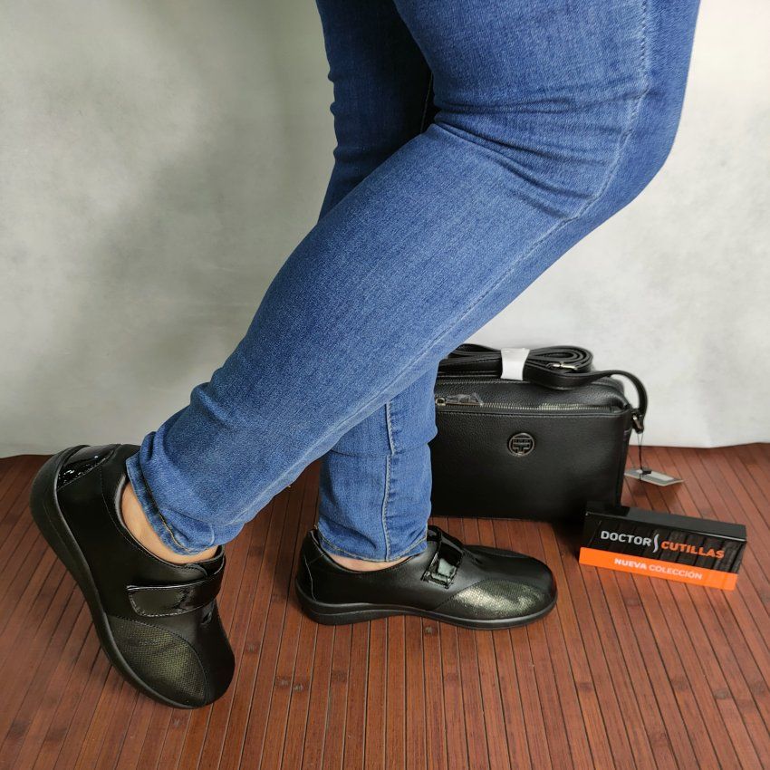 Zapato de Velcro Piso Plano en Piel y Licras Máxima Adaptación DOCTOR CUTILLAS 43514 HECHO EN ESPAÑA
