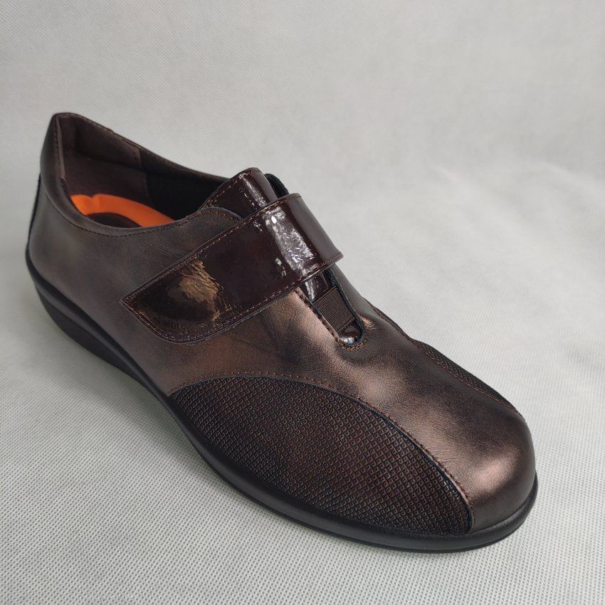 Zapato de Velcro Piso Plano en Piel y Licras Máxima Adaptación DOCTOR CUTILLAS 43514 HECHO EN ESPAÑA