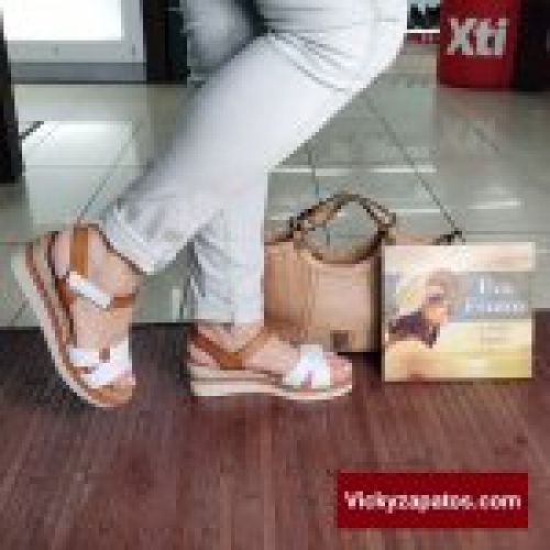 Sandalia en Piel y Planta de Gel EVA FRUTOS E24 Cuña Media Hechas en España