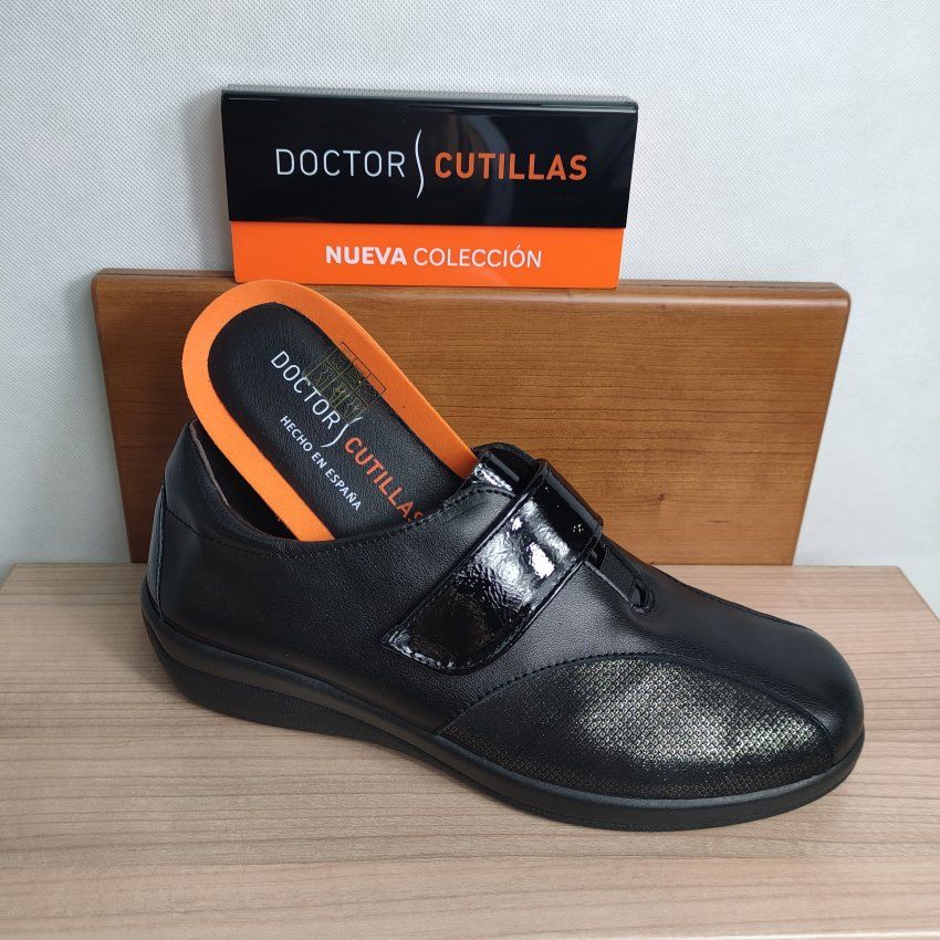 Zapato de Velcro Piso Plano en Piel y Licras Máxima Adaptación DOCTOR CUTILLAS 43514 HECHO EN ESPAÑA