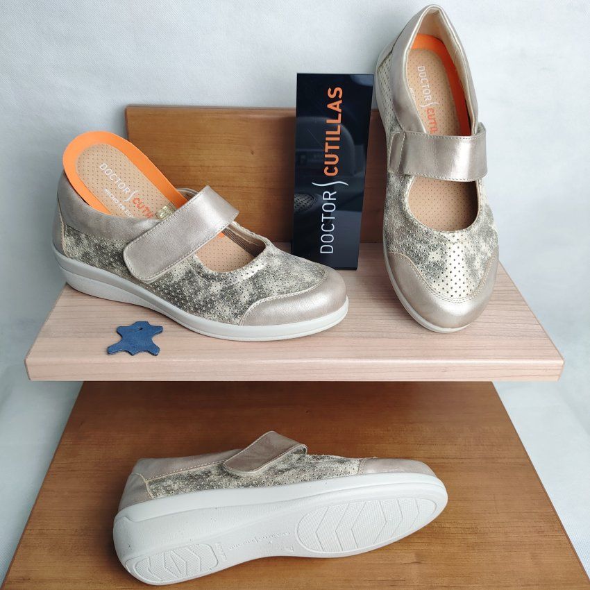 Merceditas Confort Mujer DOCTOR CUTILLAS 43647 Piel y Licra Picada Dorado con Velcro – Memory Foam Ultra Light