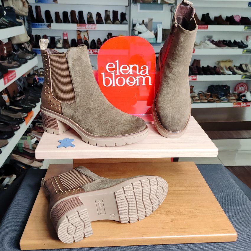 Elena Bloom – Botín casual de piel afelpada con tachuelas y tacón ancho   Vicky Zapatos