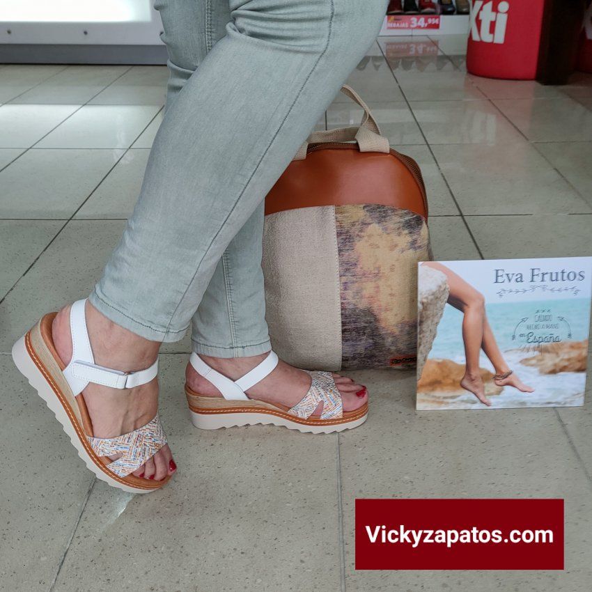 Sandalia en Piel y Planta de Gel Plana EVA FRUTOS 547 Hechas en España Primavera Verano 22