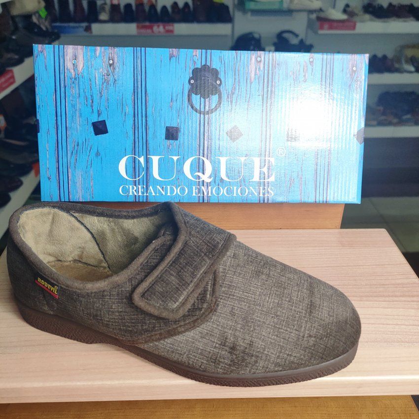 Rodevil 616 – Zapatilla de casa para hombre en pana marrón con velcro   VICKY Zapatos