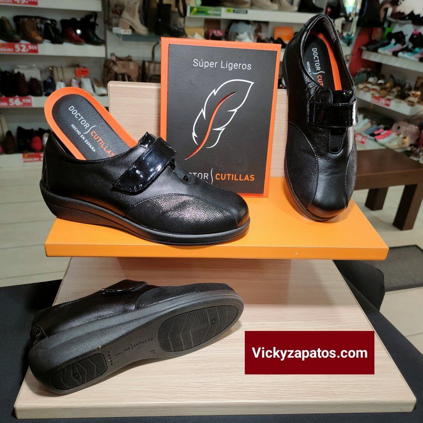 Zapato de Velcro Piso Plano en Piel y Licras Máxima Adaptación DOCTOR CUTILLAS 43514 HECHO EN ESPAÑA MADRID