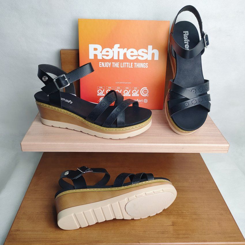 Sandalia Mujer REFRESH 172682 Cuña Negra con Plataforma y Tiras Cruzadas – Vegana