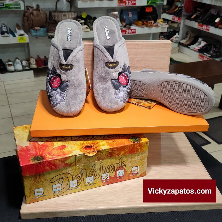 Zapatilla con Serigrafia y Bordado de Mariposa DeValverde 1123 Hechas en España Madrid