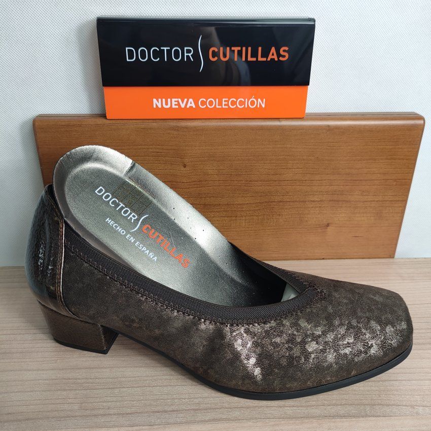 Salón Confort Mujer DOCTOR CUTILLAS 81771 en Licra Adaptable Negro y Marrón