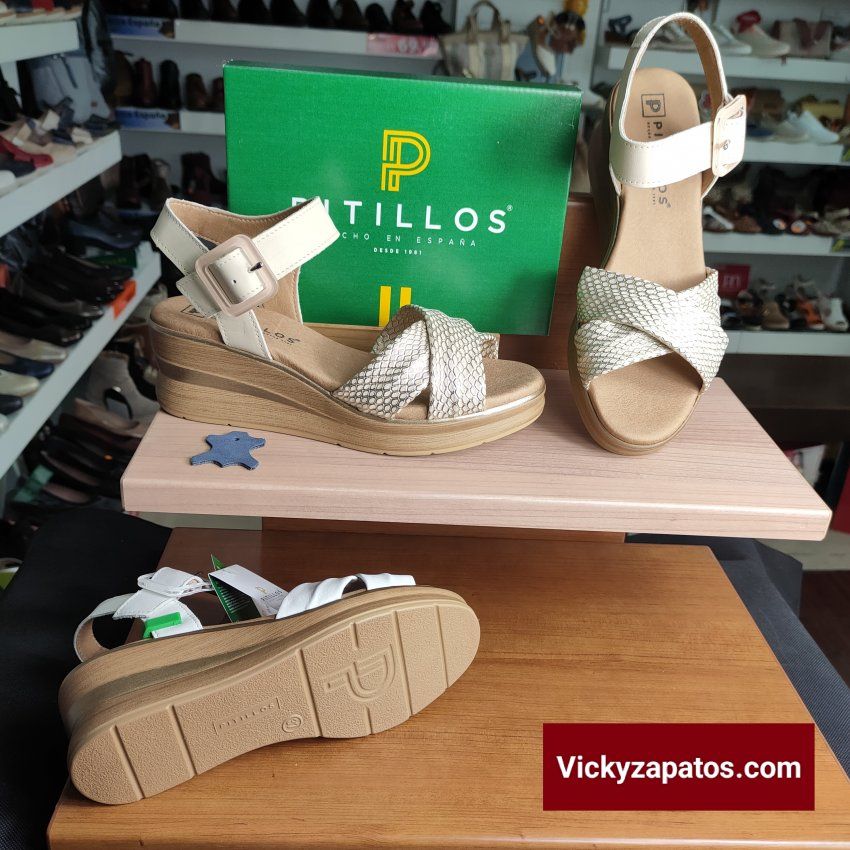 Sandalia de Piel Grabada con Hebilla Ajustable PITILLOS 10355 Hecho en España