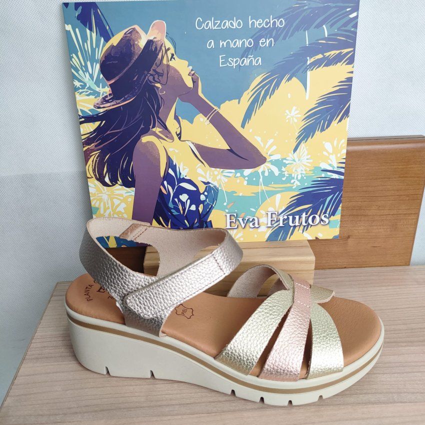 Sandalia en Piel Metalizada EVA FRUTOS 6450 con Planta de Gel y Cuña Media Hechas en España