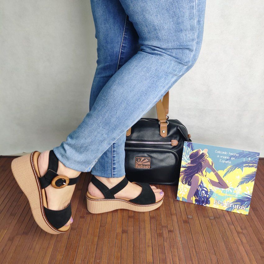 Sandalia en Piel Afelpada EVA FRUTOS 6509 con Planta de Gel y Cuña Media Hechas en España