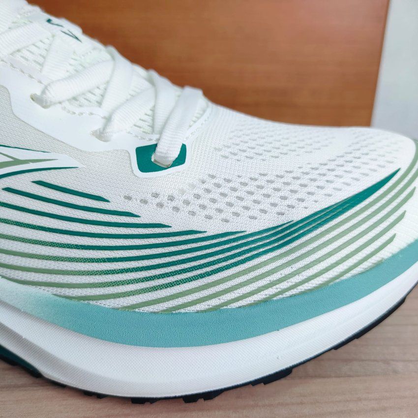 Joma Victory Men 2602 – Zapatillas de running hombre blancas con detalles verdes