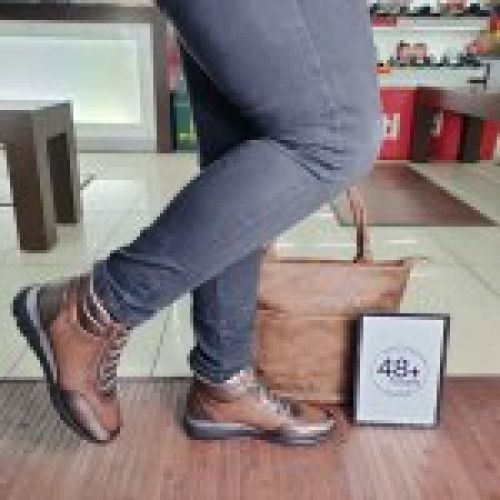 48+Hours 520710 – Botín bajo de piel marrón con cremallera y cordones elásticos | Vicky Zapatos