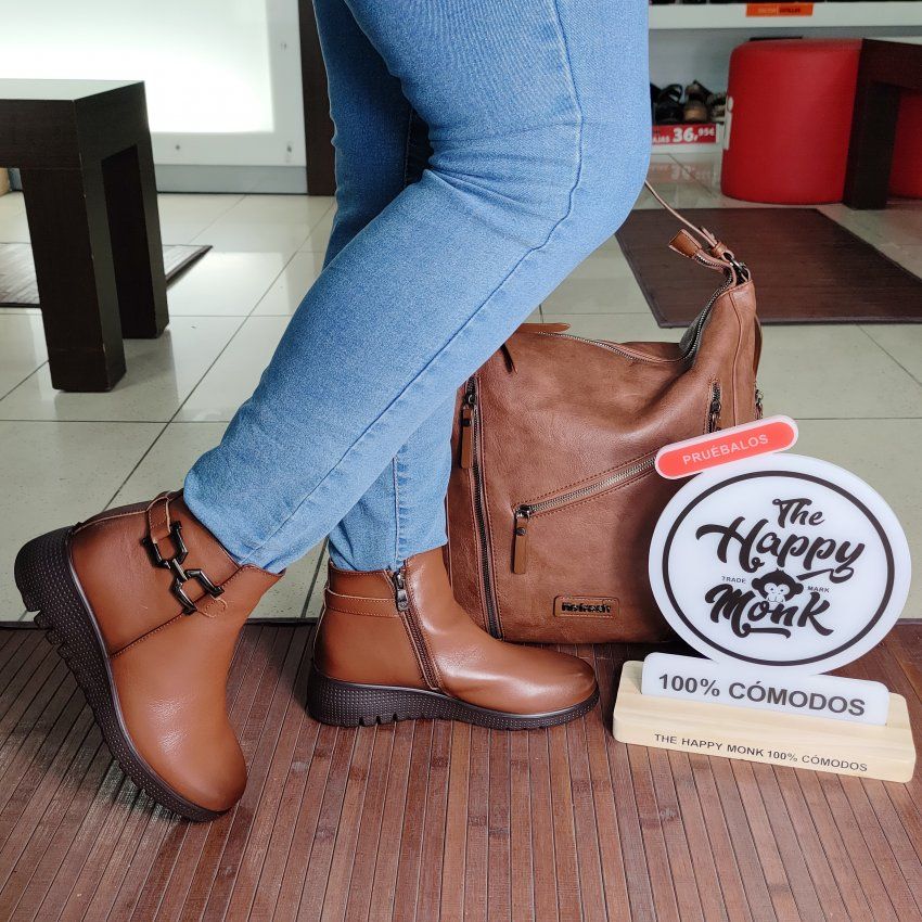 The Happy Monk – Botín  GRANADA 08 casual de mujer en piel con hebillas laterales y cuña baja   VICKY Zapatos