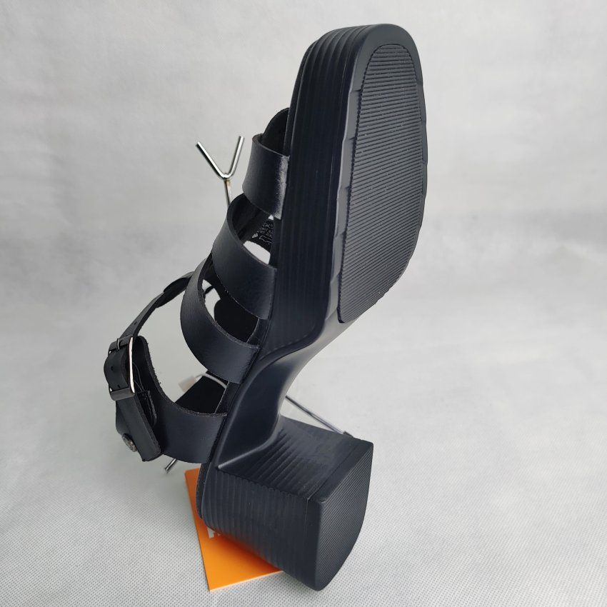 Sandalia Mujer REFRESH 175095 Negra con Plataforma y Tacón Medio – Vegana