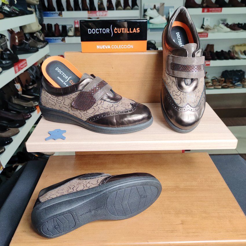 Doctor Cutillas 43531 – Zapato de mujer ancho especial con velcro y plantilla extraíble   VICKY Zapatos