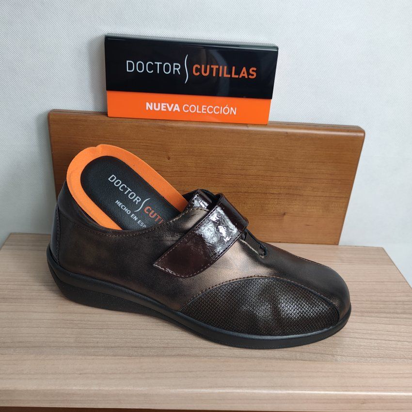 Zapato de Velcro Piso Plano en Piel y Licras Máxima Adaptación DOCTOR CUTILLAS 43514 HECHO EN ESPAÑA