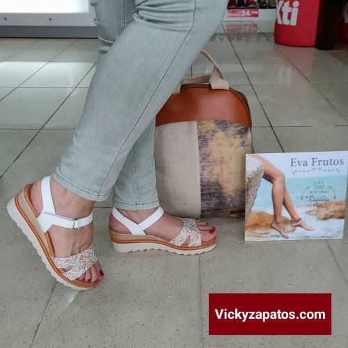 Sandalia en Piel y Planta de Gel Plana EVA FRUTOS 547 Hechas en España Primavera Verano 22