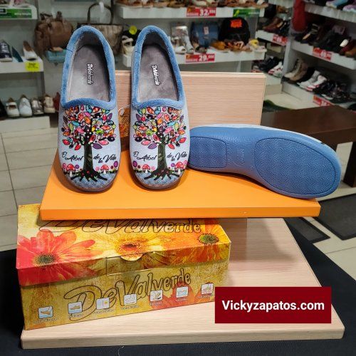 Zapatilla Cerradacon Serigrafia y Bordado del Arból de la Vida DeValverde 1138 Hechas en España Coslada