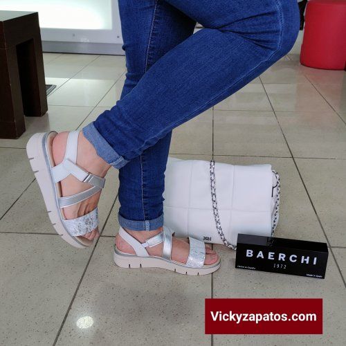 Sandalia en Piel y Planta de Gel Plana BAERCHI 40152 Hechas en España Madrid
