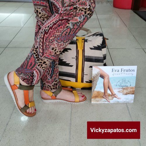 Sandalia en Piel y Planta de Gel Plana EVA FRUTOS 2245 Hechas en España