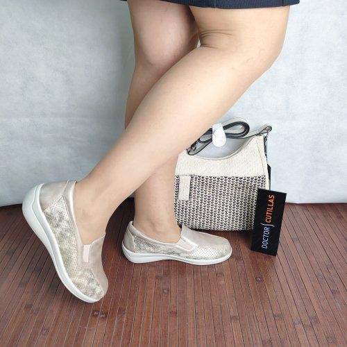 Mocasín Confort Mujer DOCTOR CUTILLAS 43646 Piel y Licra Picada Dorado – Memory Foam Ultra Light