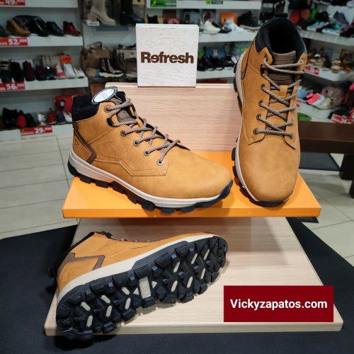 Vicky Zapatos apostamos por la comodidad del botín o bota de hombre en piel  hechos en España de diferentes fabricantes, trabajando el botín clasico y para los que buscan moda, lo ultimo en tendencias y como siempre al mejor precio
 